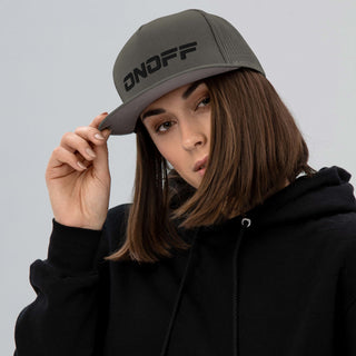 Boné Snapback com Tela OMOFF